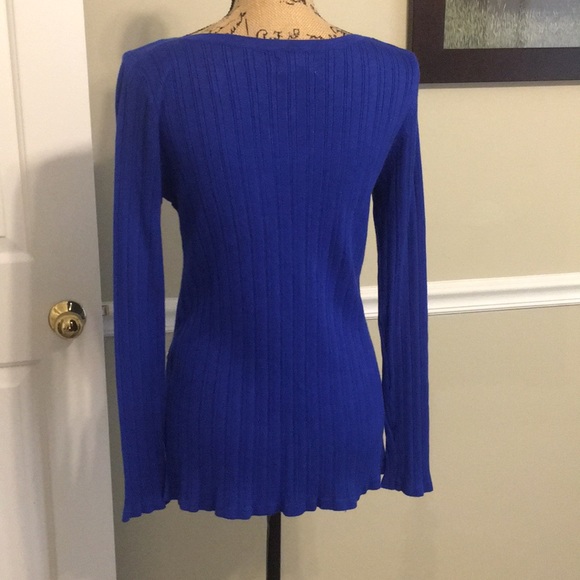 Women's sweater. Size M EUC - Picture 3 of 8